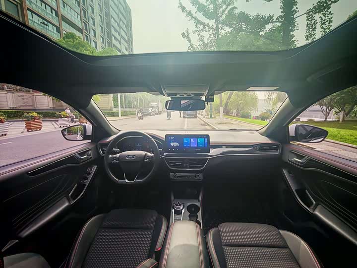 Ford Focus 2021 2021款 三厢 EcoBoost 180 自动ST Line