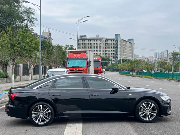 Photo 4 - Audi A6L