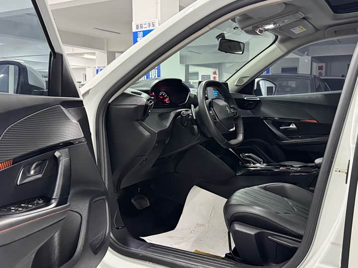 Фото 4 - Peugeot 2008