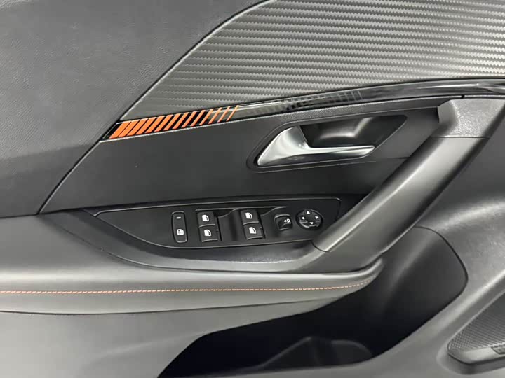 Фото 7 - Peugeot 2008