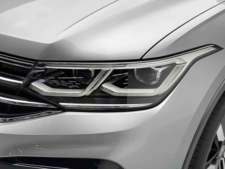 Фото 2 - Volkswagen Tiguan L Pro
