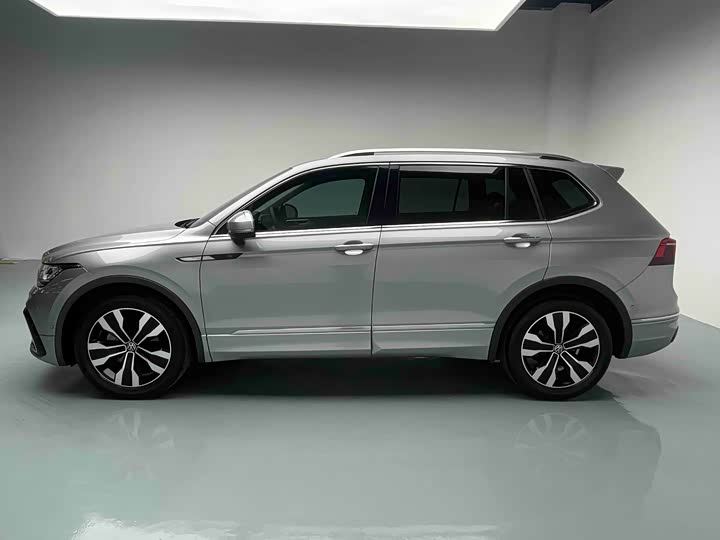 Фото 3 - Volkswagen Tiguan L Pro