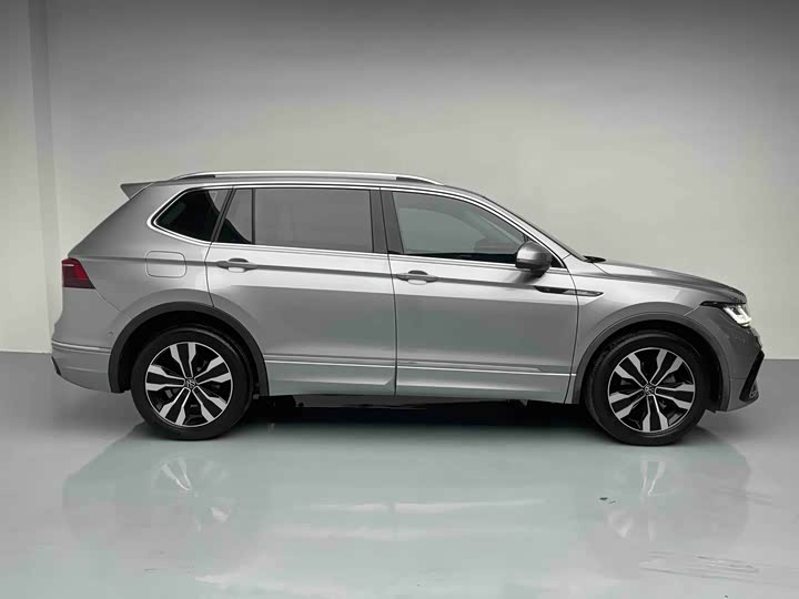 Фото 4 - Volkswagen Tiguan L Pro