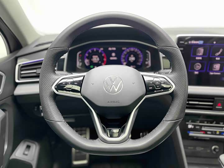 Фото 7 - Volkswagen Tiguan L Pro
