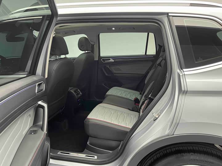 Фото 9 - Volkswagen Tiguan L Pro