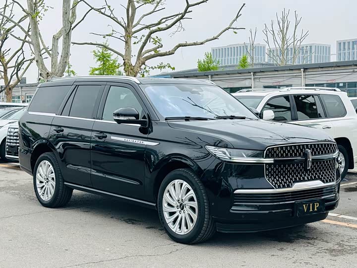 2025 Lincoln Navigator