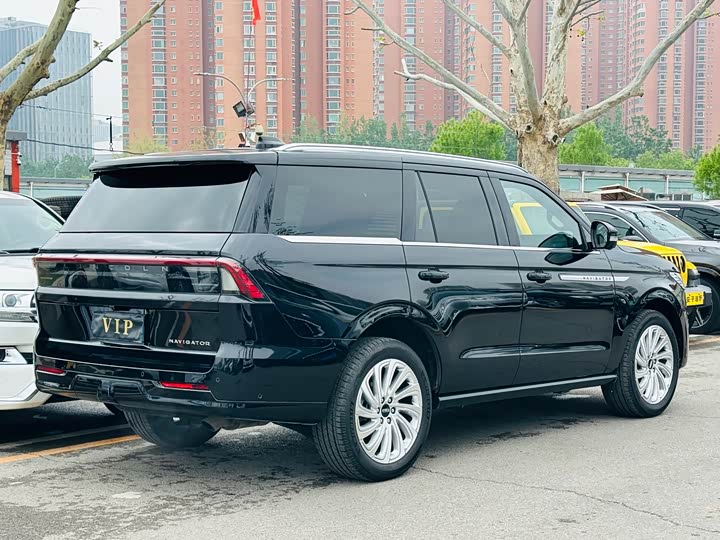 2025 Lincoln Navigator