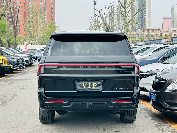 2025 Lincoln Navigator