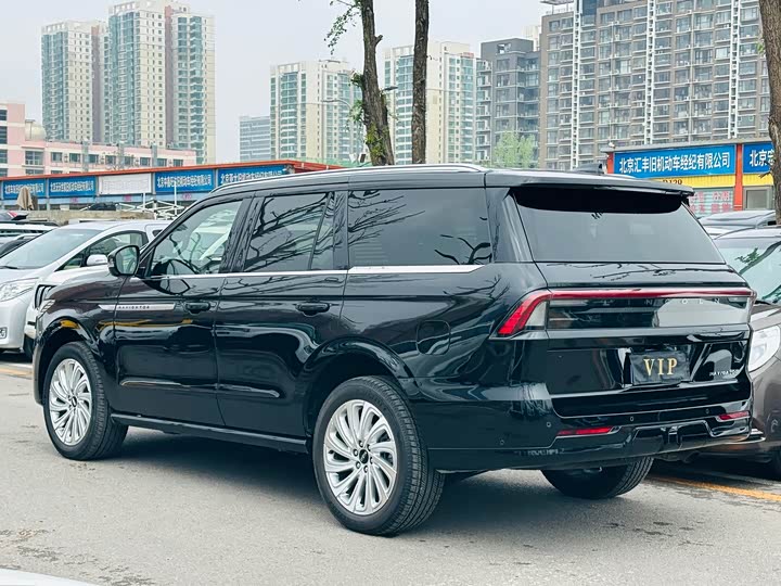 Фото 6 - Lincoln Navigator