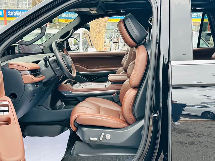 Фото 7 - Lincoln Navigator
