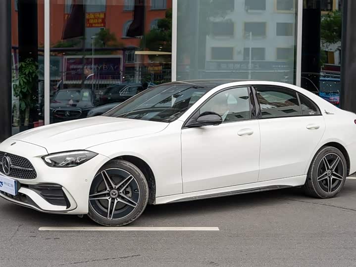 صورة 2 - Mercedes-Benz C-Class