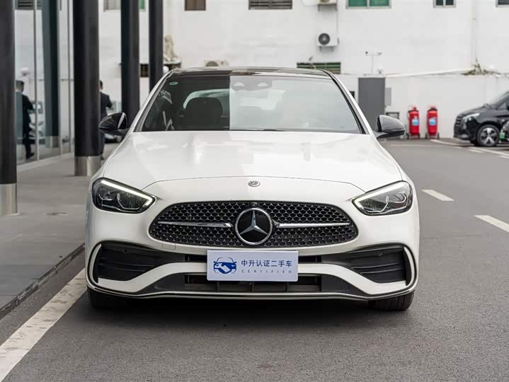 صورة 3 - Mercedes-Benz C-Class