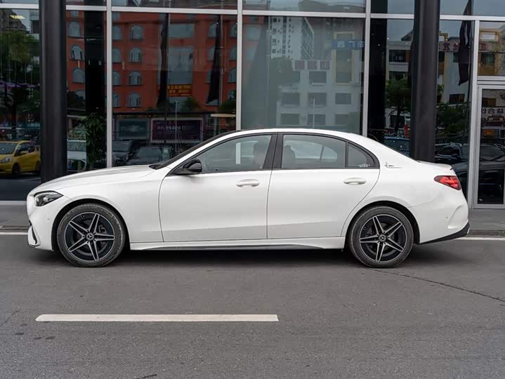 صورة 5 - Mercedes-Benz C-Class