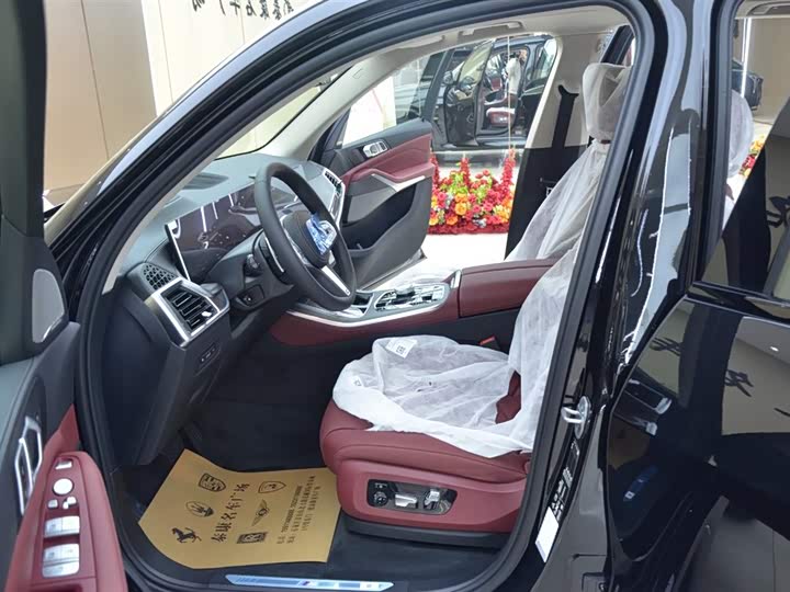 BMW X5 2026 2026款 改款 xDrive 30Li 尊享型M运动曜夜套装