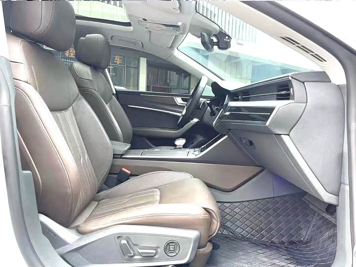 Фото 6 - Audi A7L