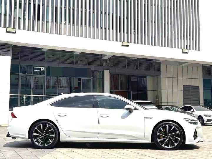 Фото 8 - Audi A7L