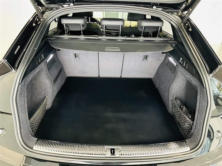 Audi Q5L Sportback 2025 2025款 quattro 45周年典藏版 40 TFSI 豪华型