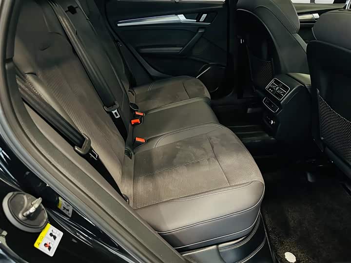 Audi Q5L Sportback 2025 2025款 quattro 45周年典藏版 40 TFSI 豪华型