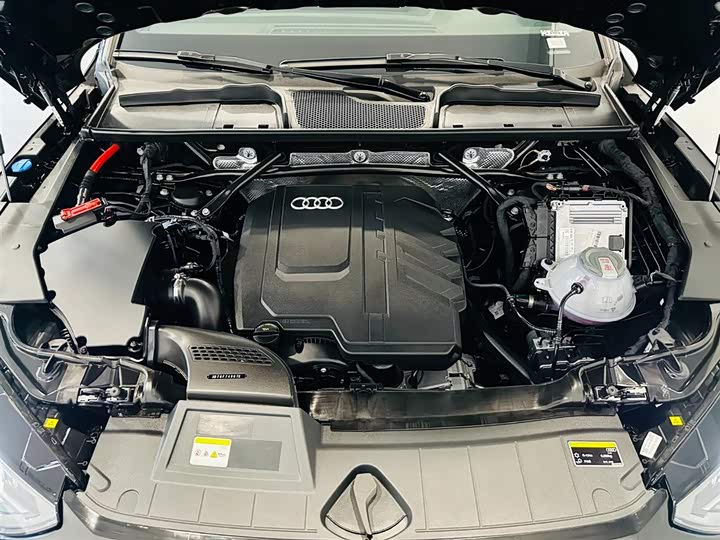 Audi Q5L Sportback 2025 2025款 quattro 45周年典藏版 40 TFSI 豪华型