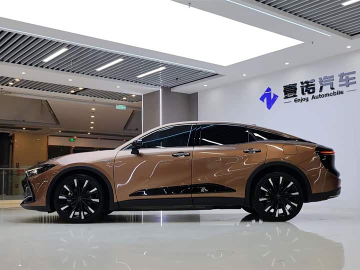 Toyota Crown SportCross 2023 2023款 2.4T SportCross HEV四驱至尊版