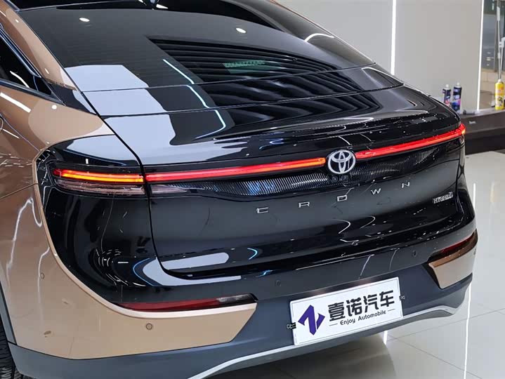 Toyota Crown SportCross 2023 2023款 2.4T SportCross HEV四驱至尊版