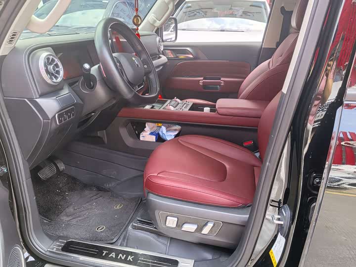 2025 Tank 300 Hybrid