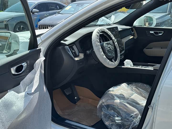 Volvo XC60 2026 2026款 B5 四驱智远豪华版