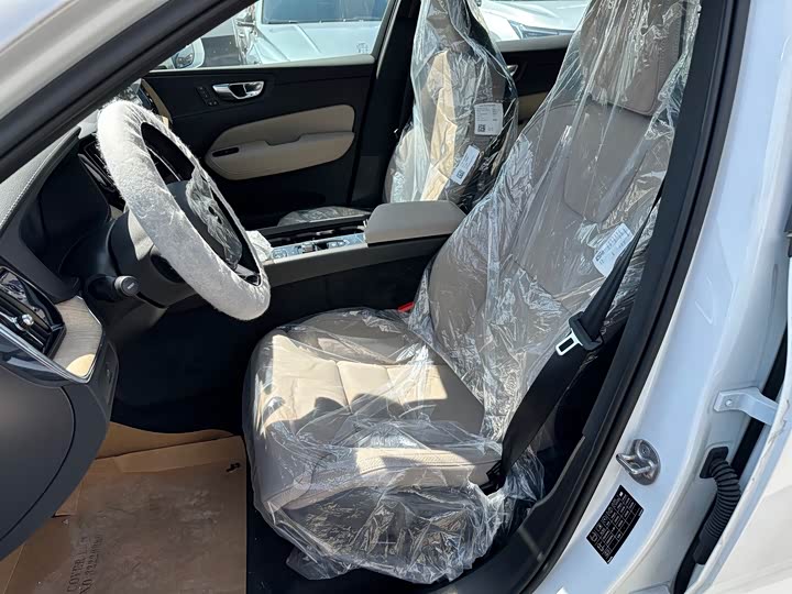 Volvo XC60 2026 2026款 B5 四驱智远豪华版