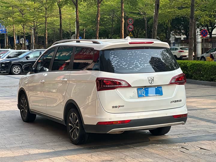 Baojun 730 2021 2021款 1.5L 手动时尚型 7座