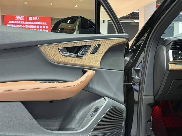 Audi Q7 2025 2025款 55 TFSI quattro S line冰雪运动版