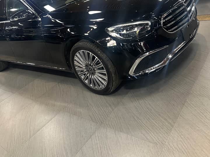 Фото 2 - Mercedes-Benz E-Class