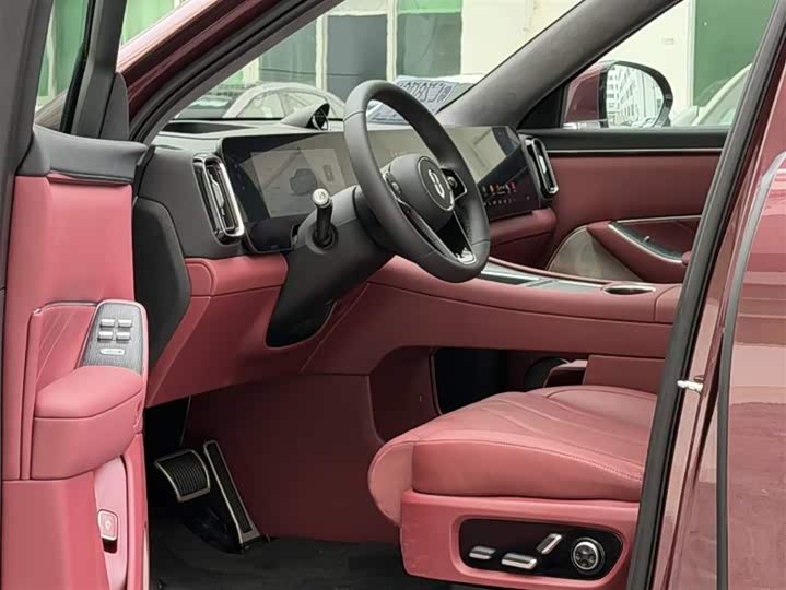 Aito M8 2025 2025款 增程 Ultra版 53.4kWh 5座版 (192线激光雷达）