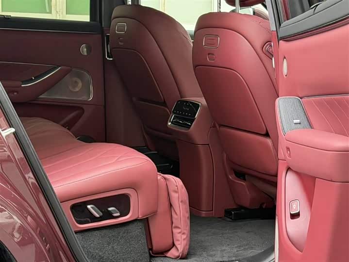 Aito M8 2025 2025款 增程 Ultra版 53.4kWh 5座版 (192线激光雷达）