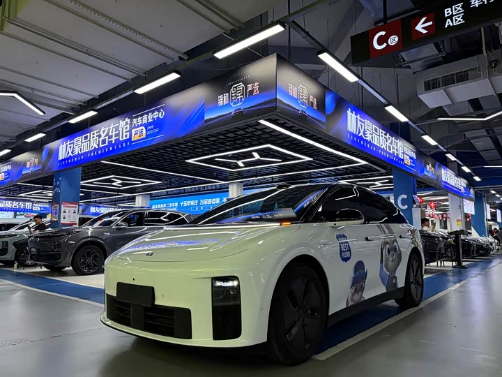 2025 LiXiang i6