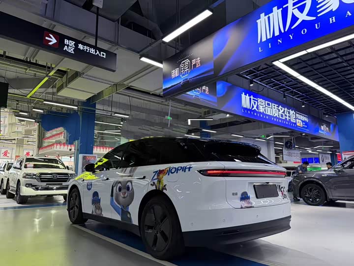 2025 LiXiang i6