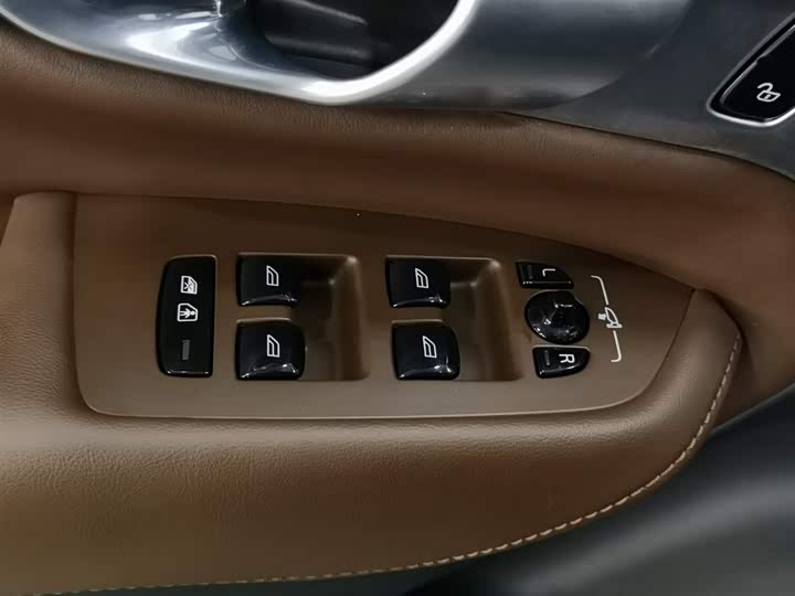 Фото 9 - Volvo XC90 Hybrid