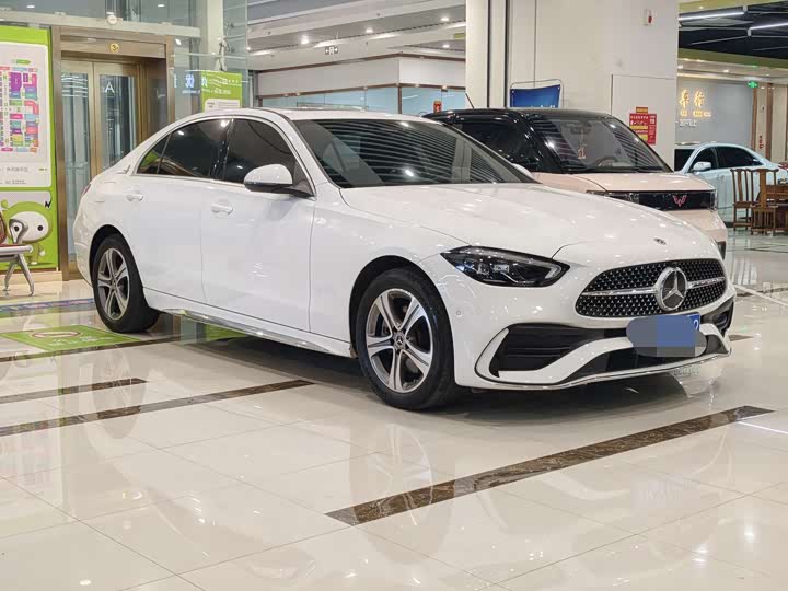 صورة 3 - Mercedes-Benz C-Class