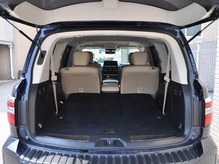 Nissan Armada 2023 2023款 ARMADA 5.6L 无敌舰队旗舰版