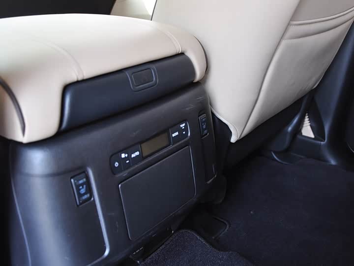 Nissan Armada 2023 2023款 ARMADA 5.6L 无敌舰队旗舰版