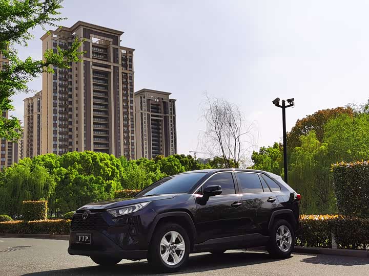 صورة 1 - Toyota RAV4