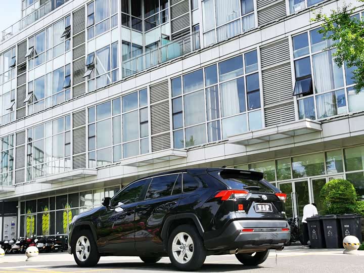 صورة 5 - Toyota RAV4