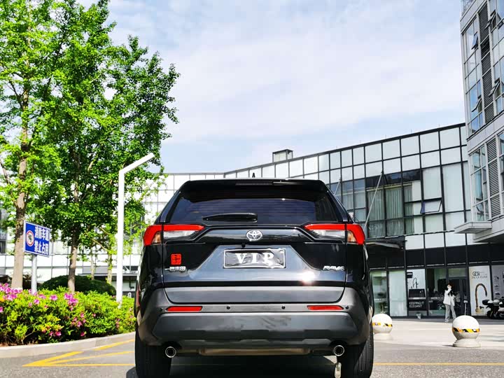 صورة 7 - Toyota RAV4