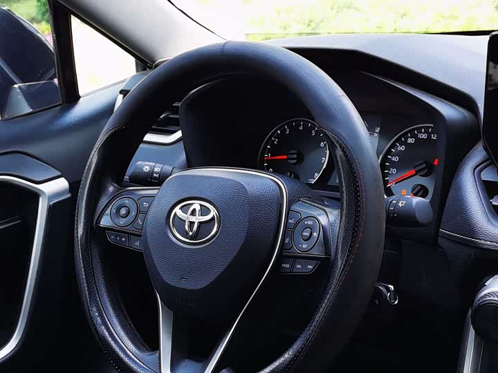 صورة 8 - Toyota RAV4