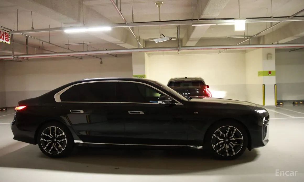 BMW 7 Series 2022 740d xDrive M Sport