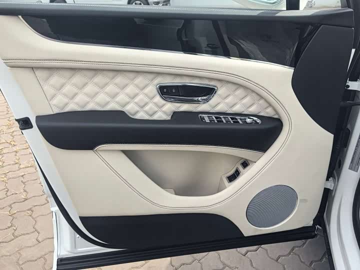 Bentley Bentayga 2024 2024款 4.0T V8 雅度版