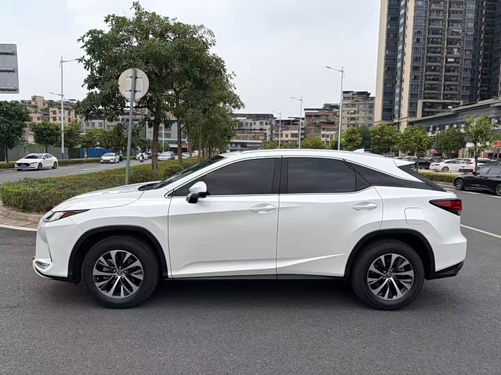Фото 3 - Lexus RX