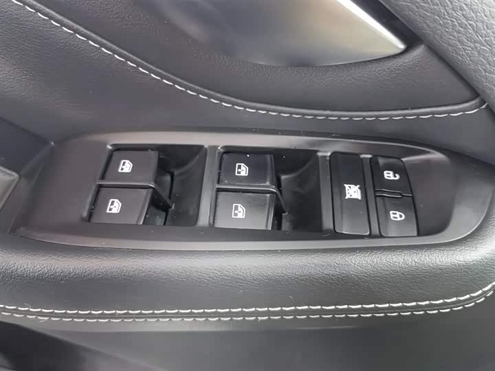 Maxus G20 2021 2021款 PLUS 2.0T 汽油自动豪华版
