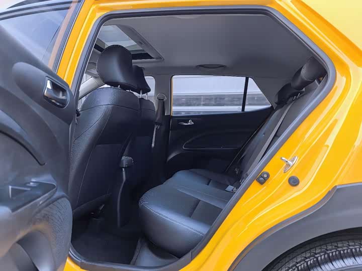 Kia KX1 2021 2021款 1.4L CVT天窗款