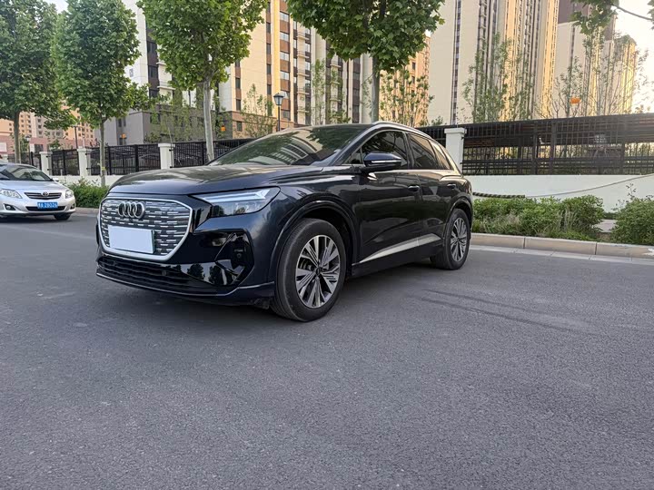Фото 1 - Audi Q4 e-tron