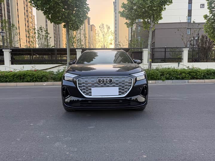 Фото 2 - Audi Q4 e-tron